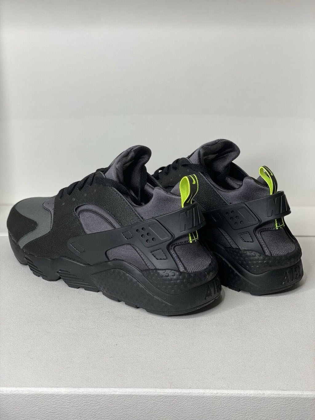 Nike huarache Black/ Anthracite/ Volt Men’s Size 14