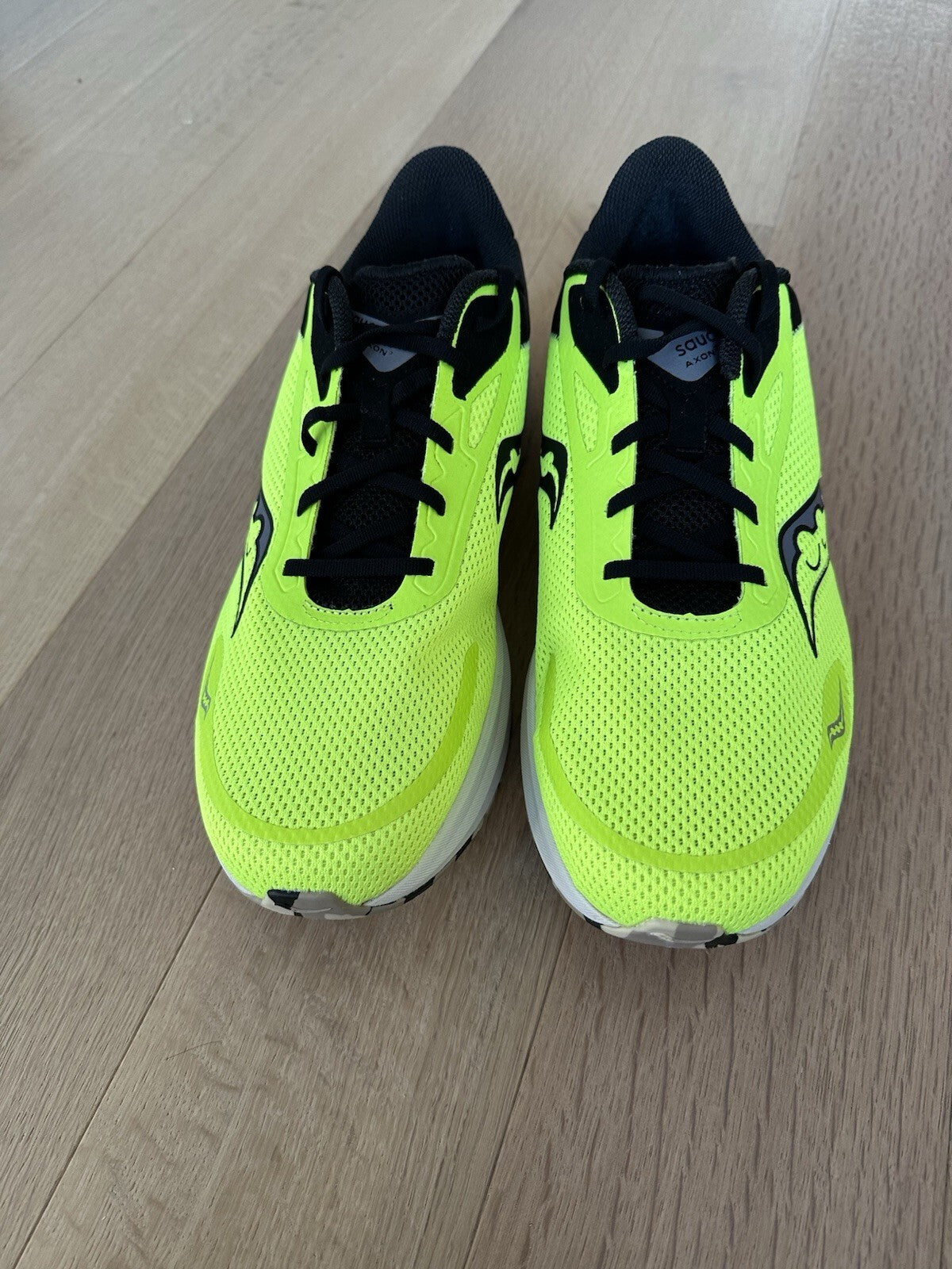 Saucony Axon 3 Citron/ Black Men’s Size 13 BNIB