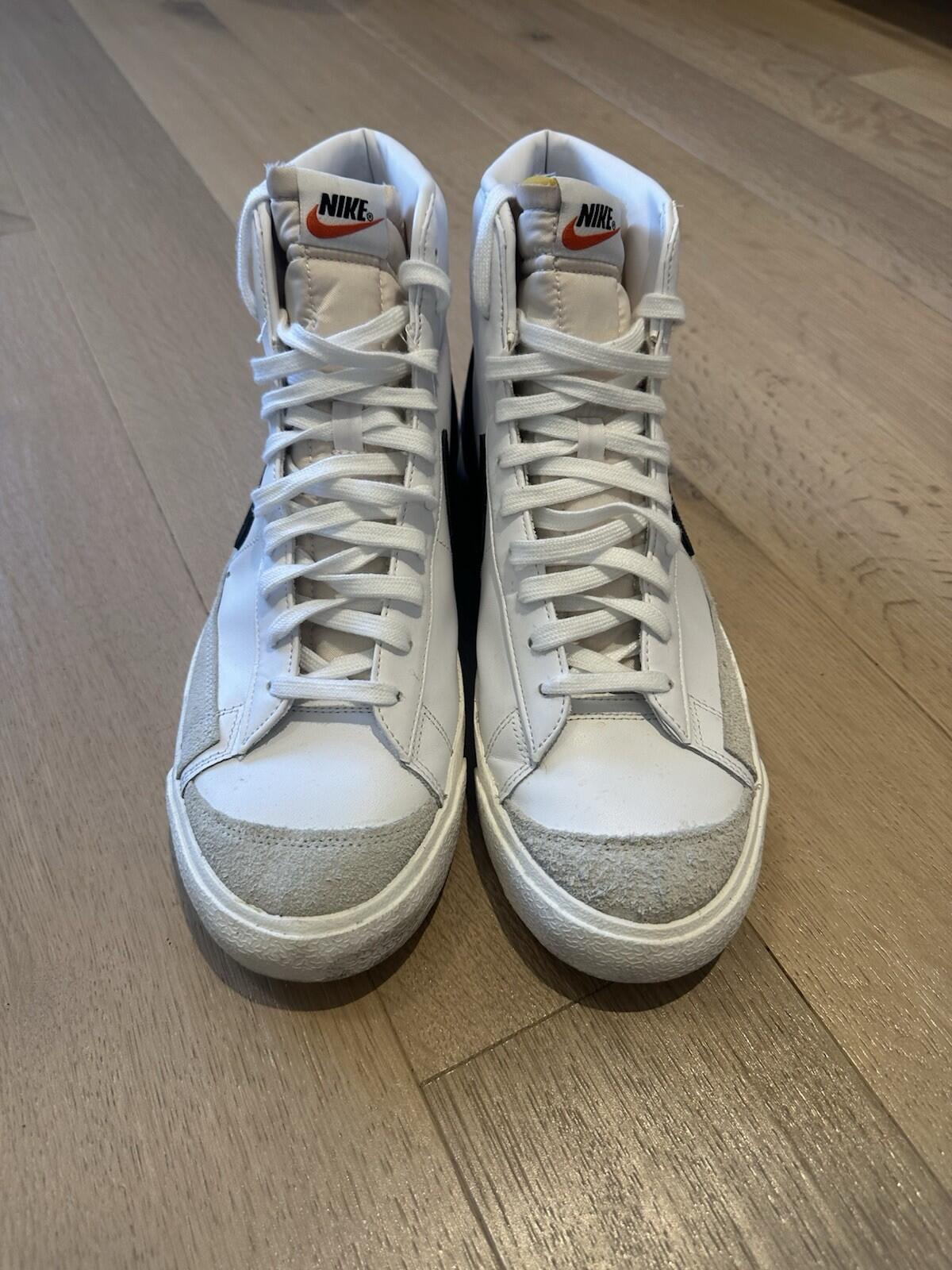 Nike blazers White & Black Men’s Size 13