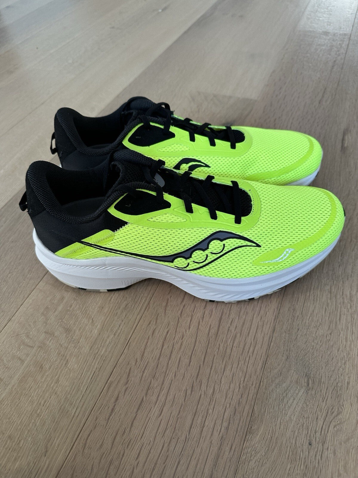 Saucony Axon 3 Citron/ Black Men’s Size 13 BNIB