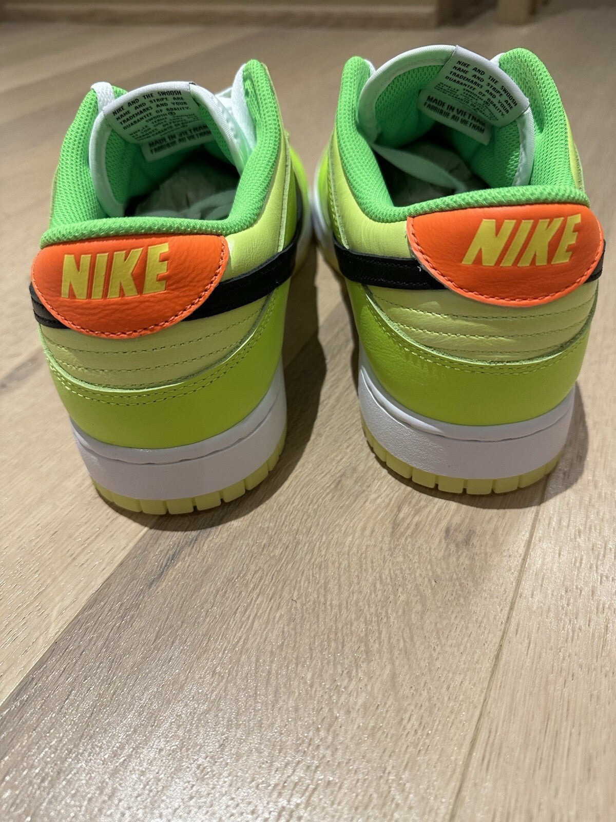 NIKE DUNK LOW SE VOLT/BLACK-TOTAL ORANGE Men’s Size 13 BNIB