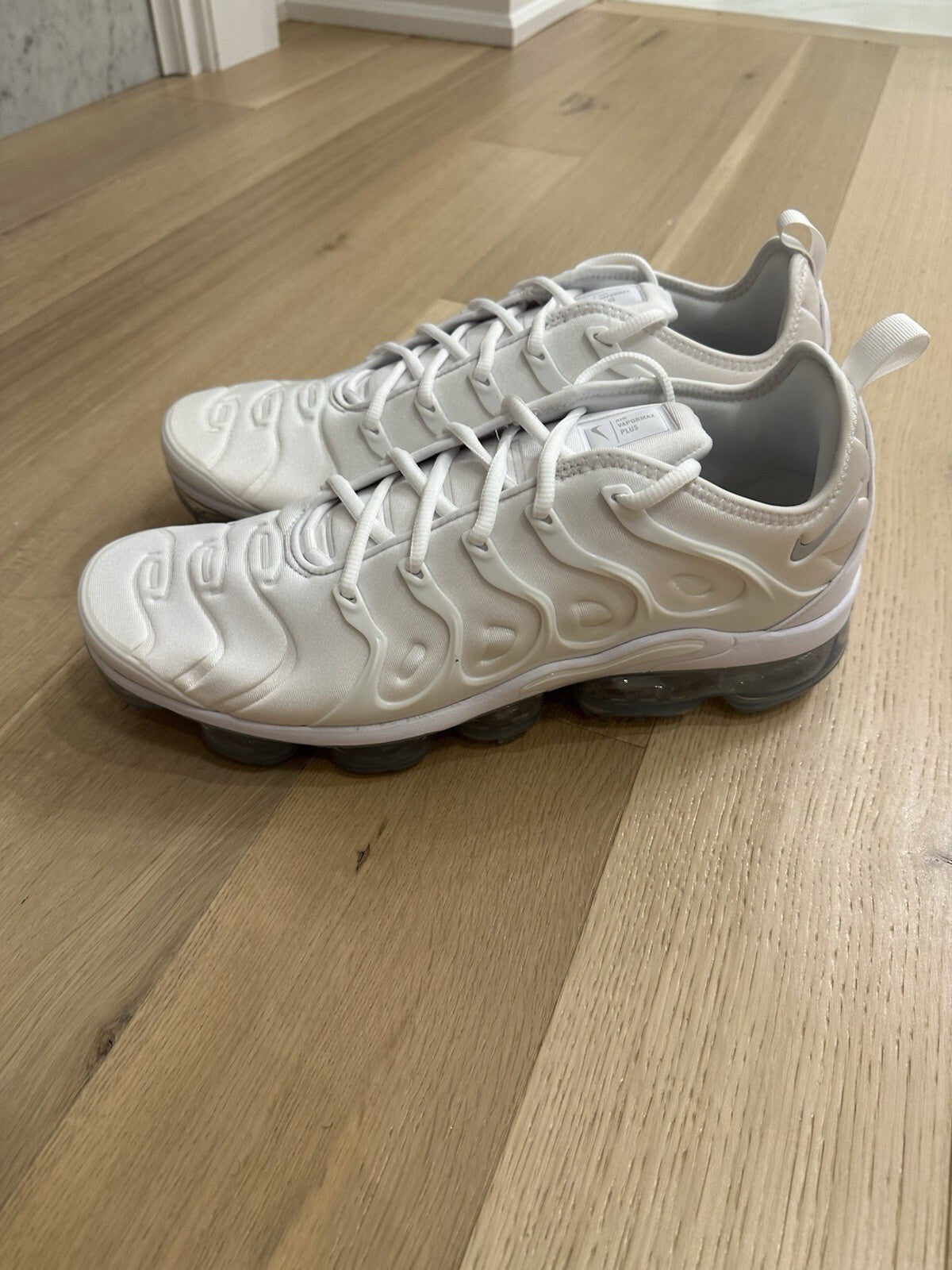 Nike AIR VAPORMAX PLUS Men’s 13 WHITE/WHITE-PURE PLATINUM