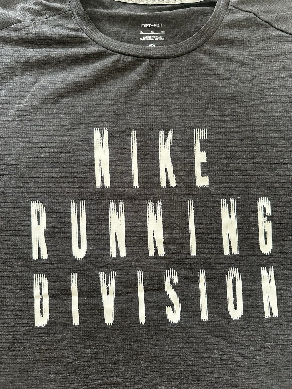 Nike running division Dri-Fit T-shirt Men’s Size XL Charcoal Grey