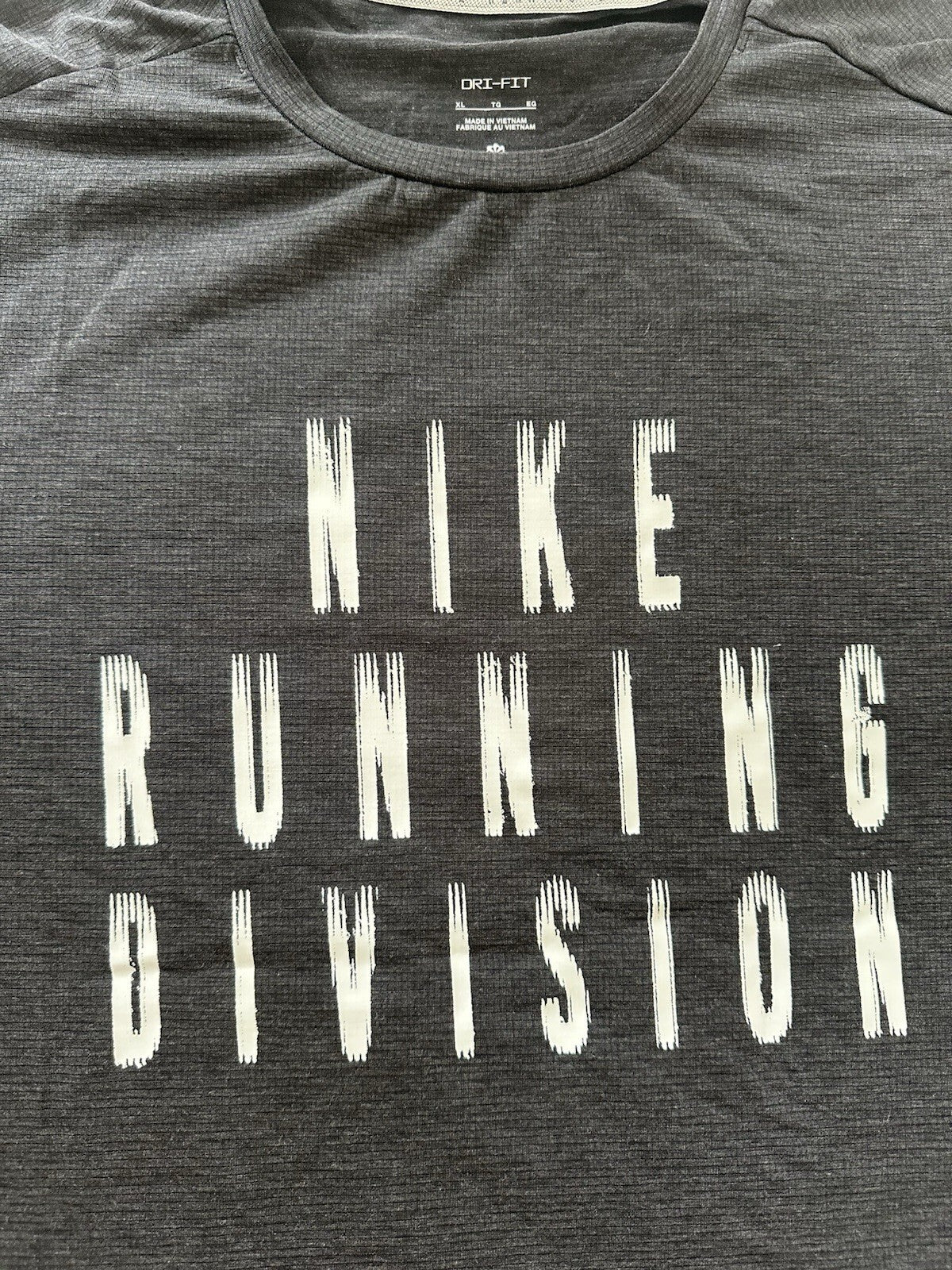 Nike running division Dri-Fit T-shirt Men’s Size XL Charcoal Grey