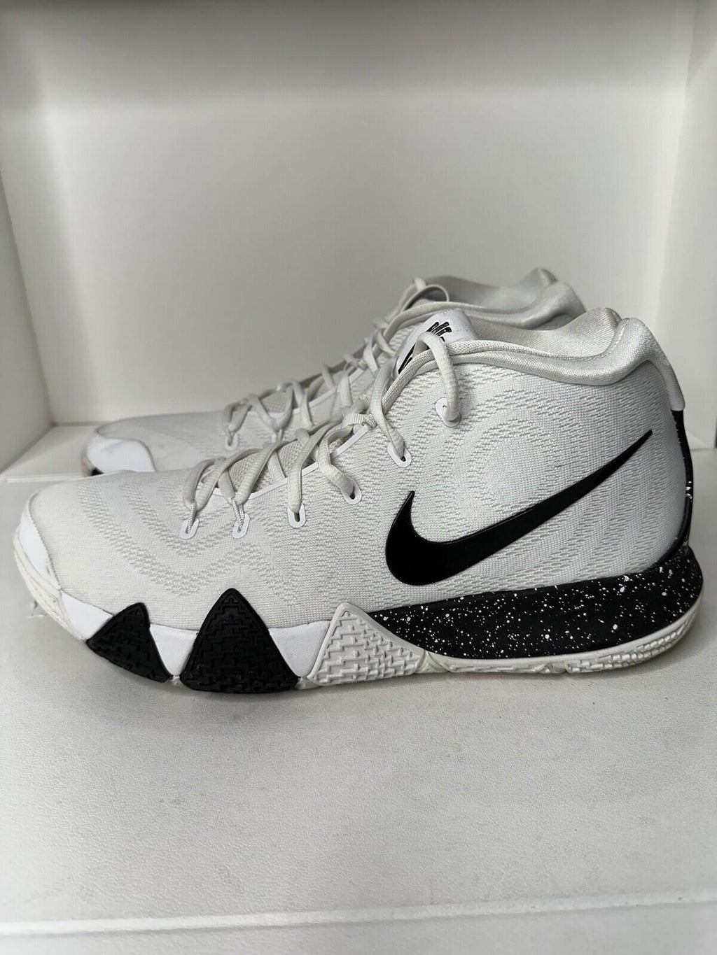 Nike Kyrie 4 Oreo Men’s Size 13.5