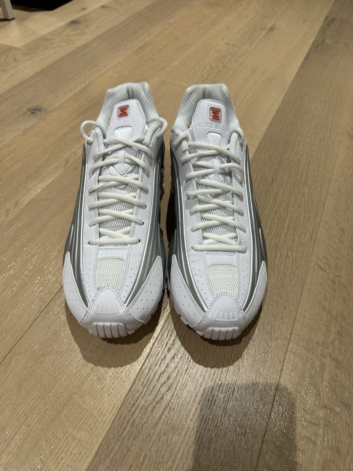 NIKE SHOX R4 White/ Metallic Silver-White Men’s 13