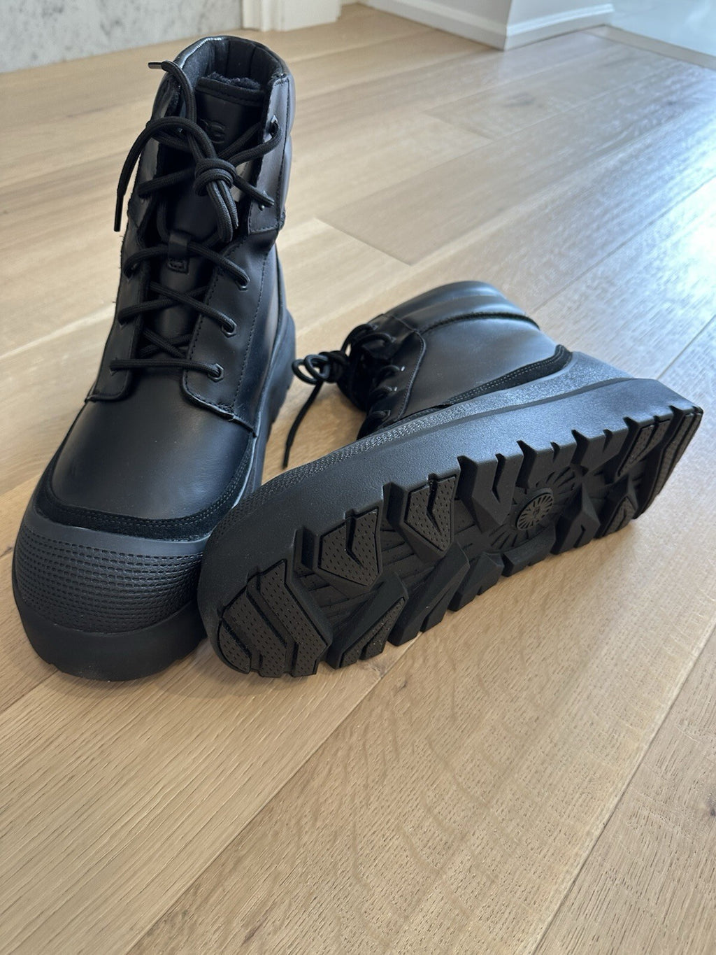 UGG M Neumel High Weather Hybrid Black/Black Men’s 12