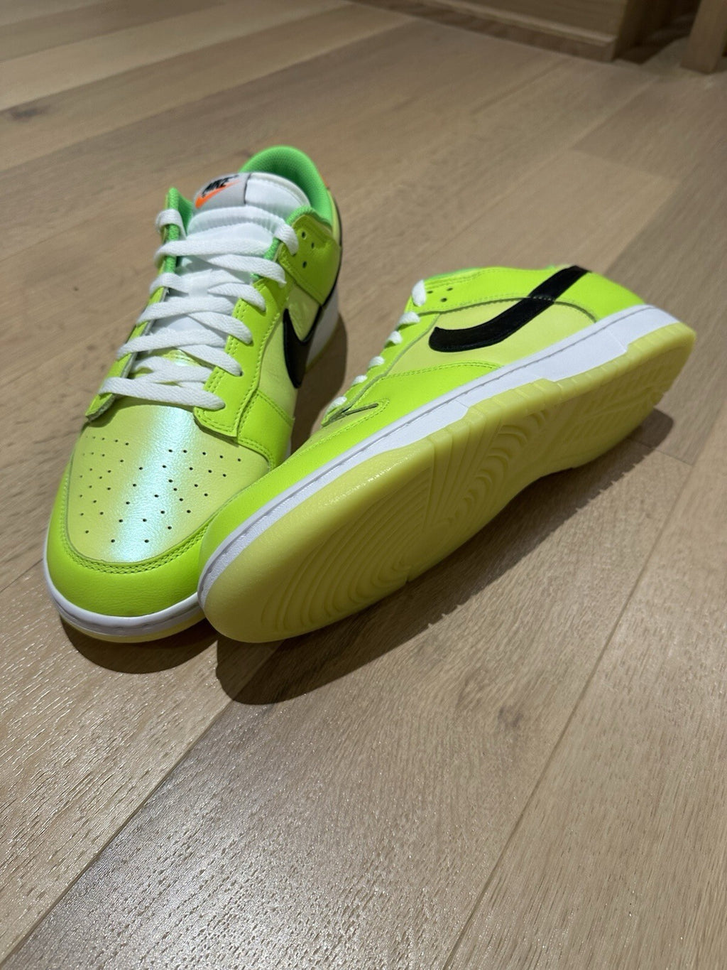 NIKE DUNK LOW SE VOLT/BLACK-TOTAL ORANGE Men’s Size 13 BNIB