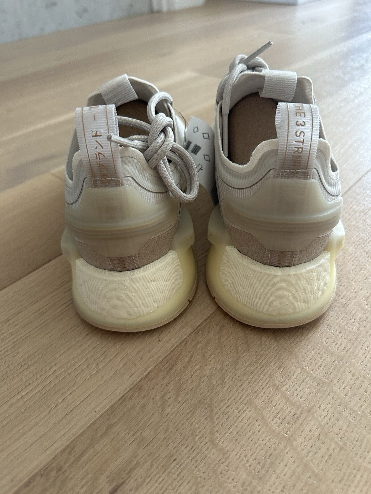 Adidas NMD V3 J Women’s Size 5