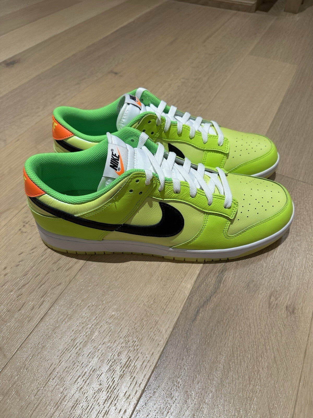 NIKE DUNK LOW SE VOLT/BLACK-TOTAL ORANGE Men’s Size 13 BNIB