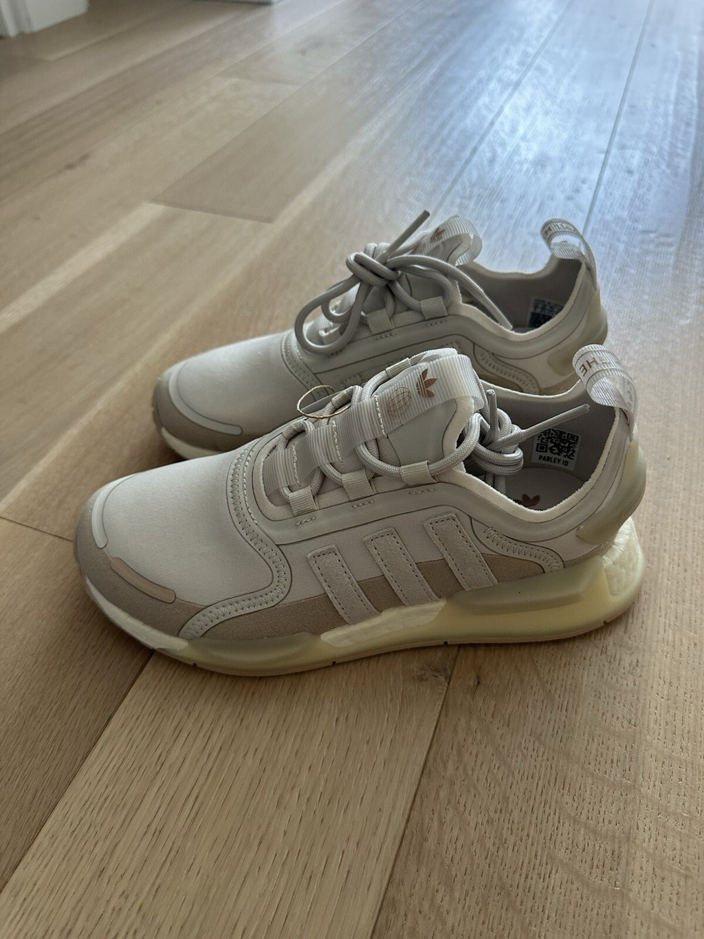 Adidas NMD V3 J Women’s Size 5