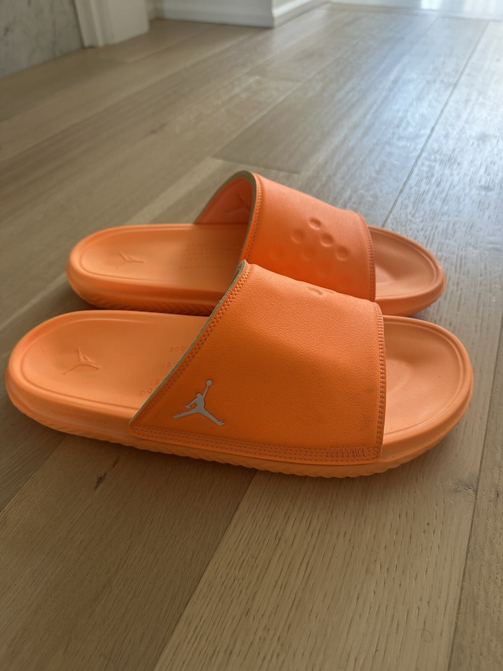 Nike Jordan Play Slides Men’s Size 13 Bright Citrus/White