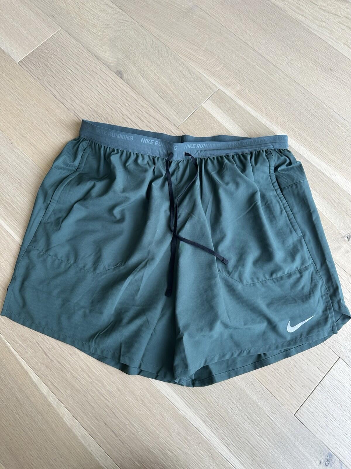 Nike Men’s Stride 7” standard fit Running Shorts size  XL - Green