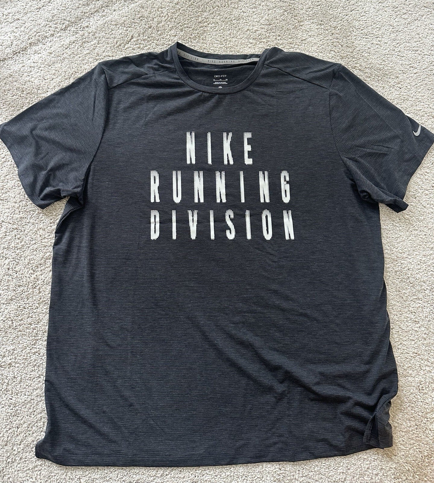 Nike running division Dri-Fit T-shirt Men’s Size XL Charcoal Grey