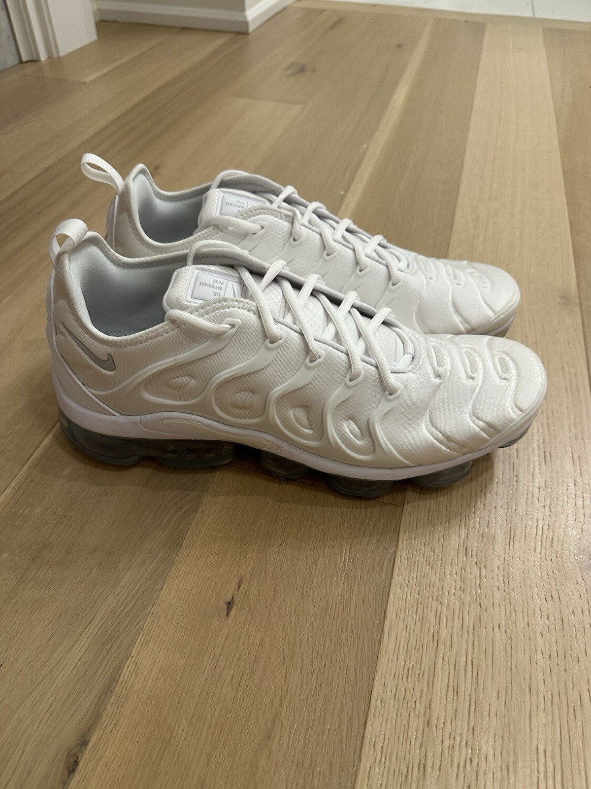 Nike AIR VAPORMAX PLUS Men’s 13 WHITE/WHITE-PURE PLATINUM