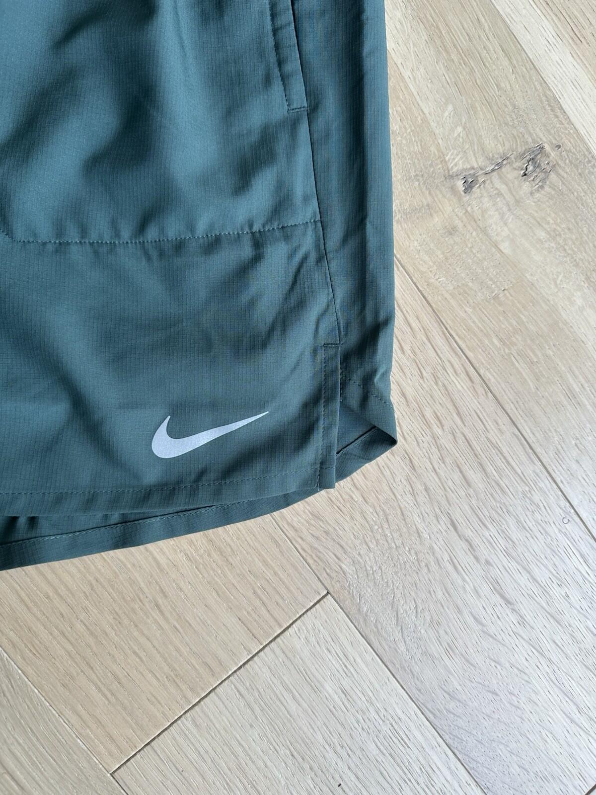 Nike Men’s Stride 7” standard fit Running Shorts size  XL - Green
