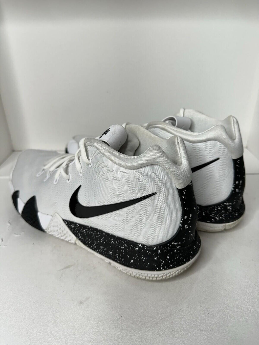 Nike Kyrie 4 Oreo Men’s Size 13.5