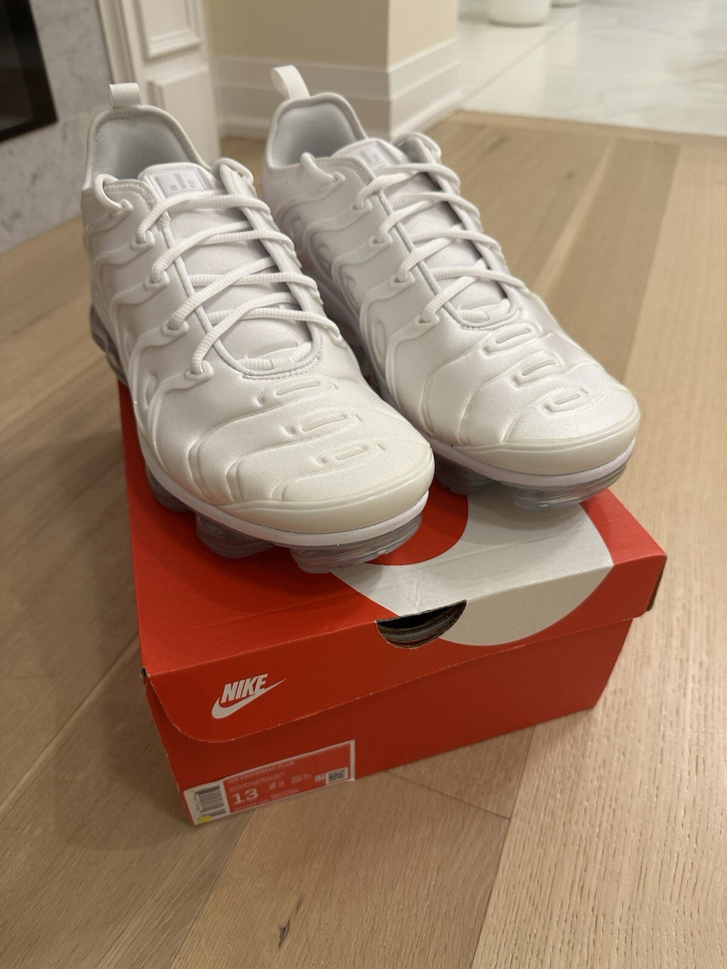 Nike AIR VAPORMAX PLUS Men’s 13 WHITE/WHITE-PURE PLATINUM