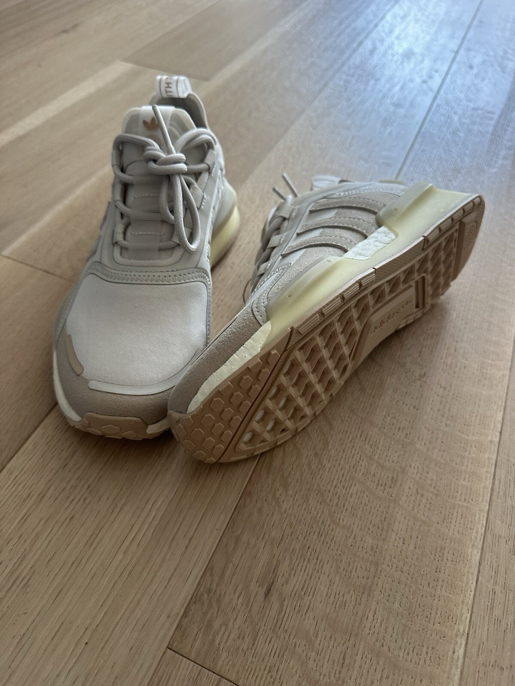 Adidas NMD V3 J Women’s Size 5
