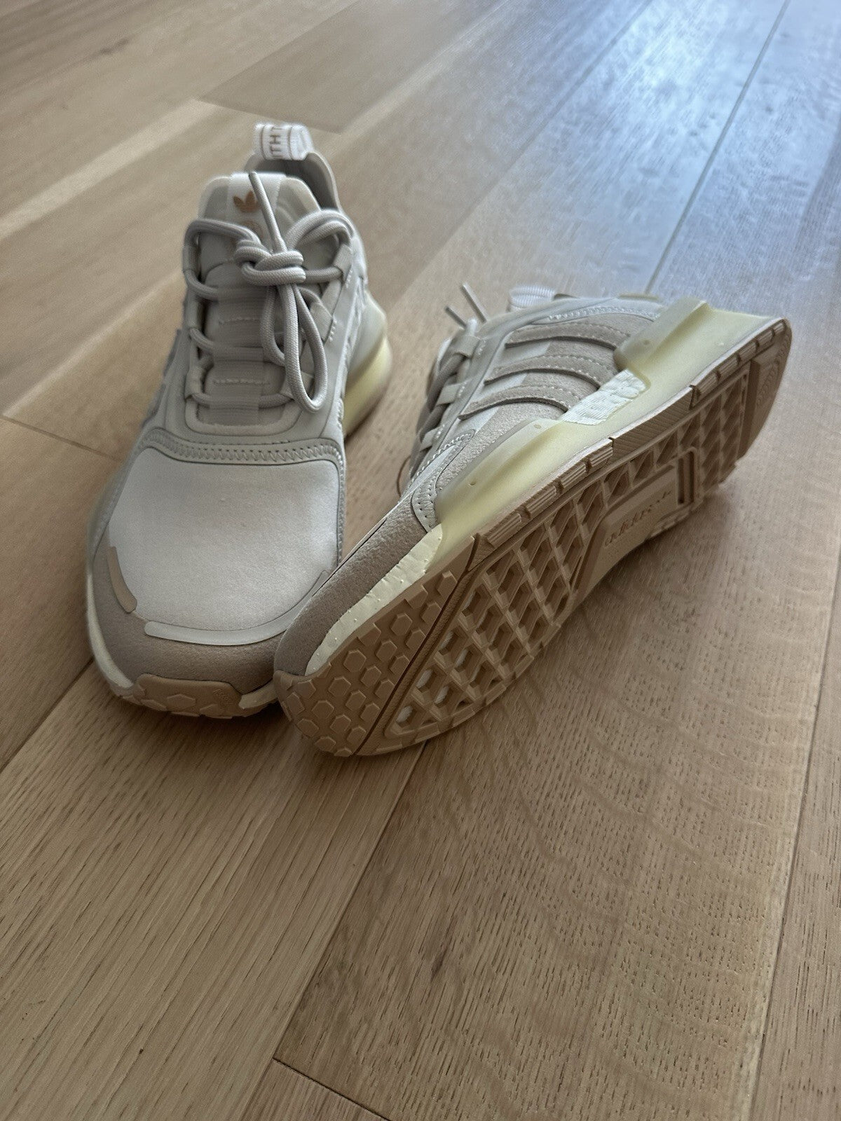 Adidas NMD V3 J Women’s Size 5